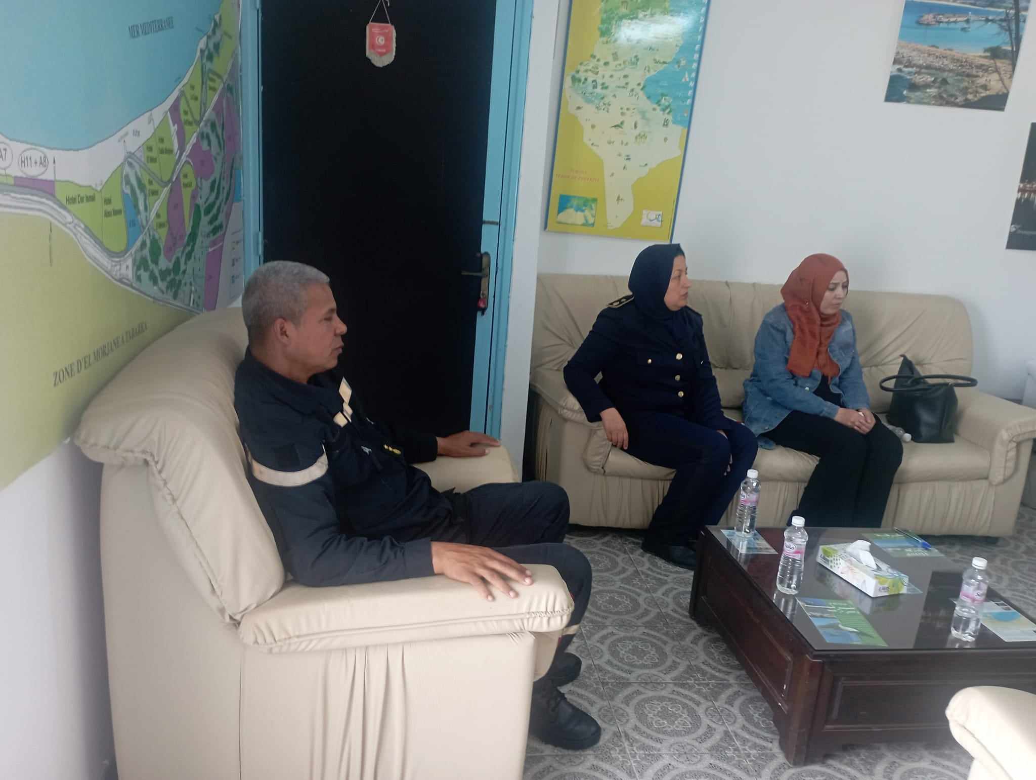 طبرقة.. جلسة عمل لمراقبة وتأمين  شواطىء المؤسسات السياحية