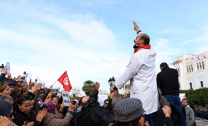 العنف يتمدد في الوسط المدرسي..   تجريم الاعتداء على المربي.. حل قد يصبح المشكل !