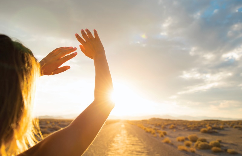 أصحاب الأمراض المزمنة أبرز المهددين..   تحذيرات من أشعة الشمس صيفا.. الإصابات "الجلدية" والشيخوخة المبكرة