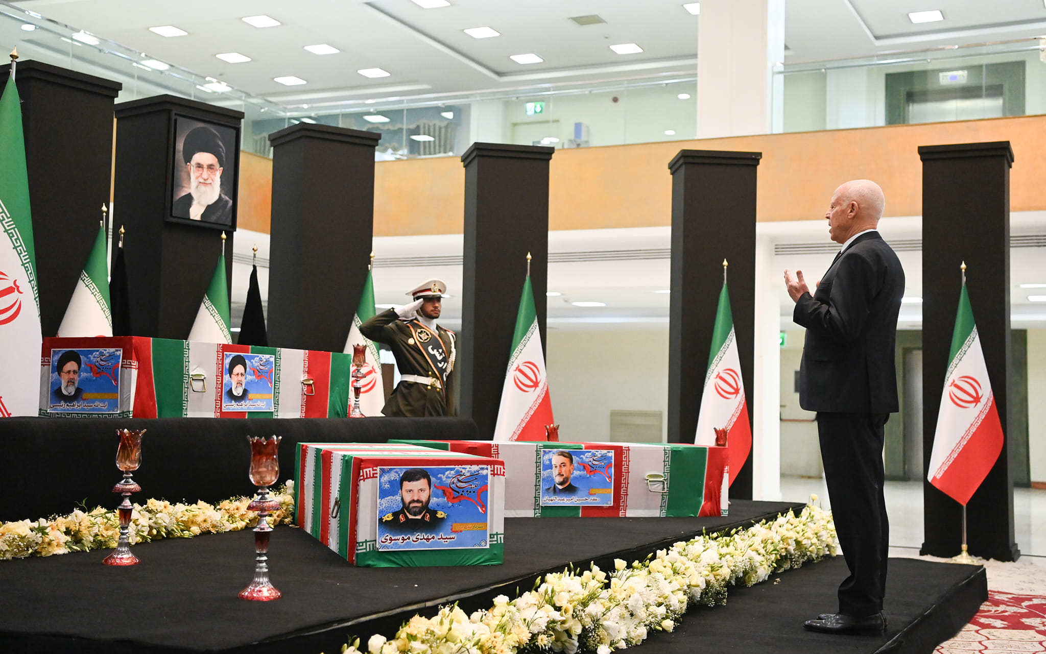 رئيس الجمهورية يقدم واجب العزاء في وفاة إبراهيم رئيسي 