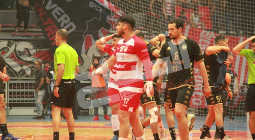  بعد أحداث دربي اليد  : الرابطة تعاقب النادي الافريقي