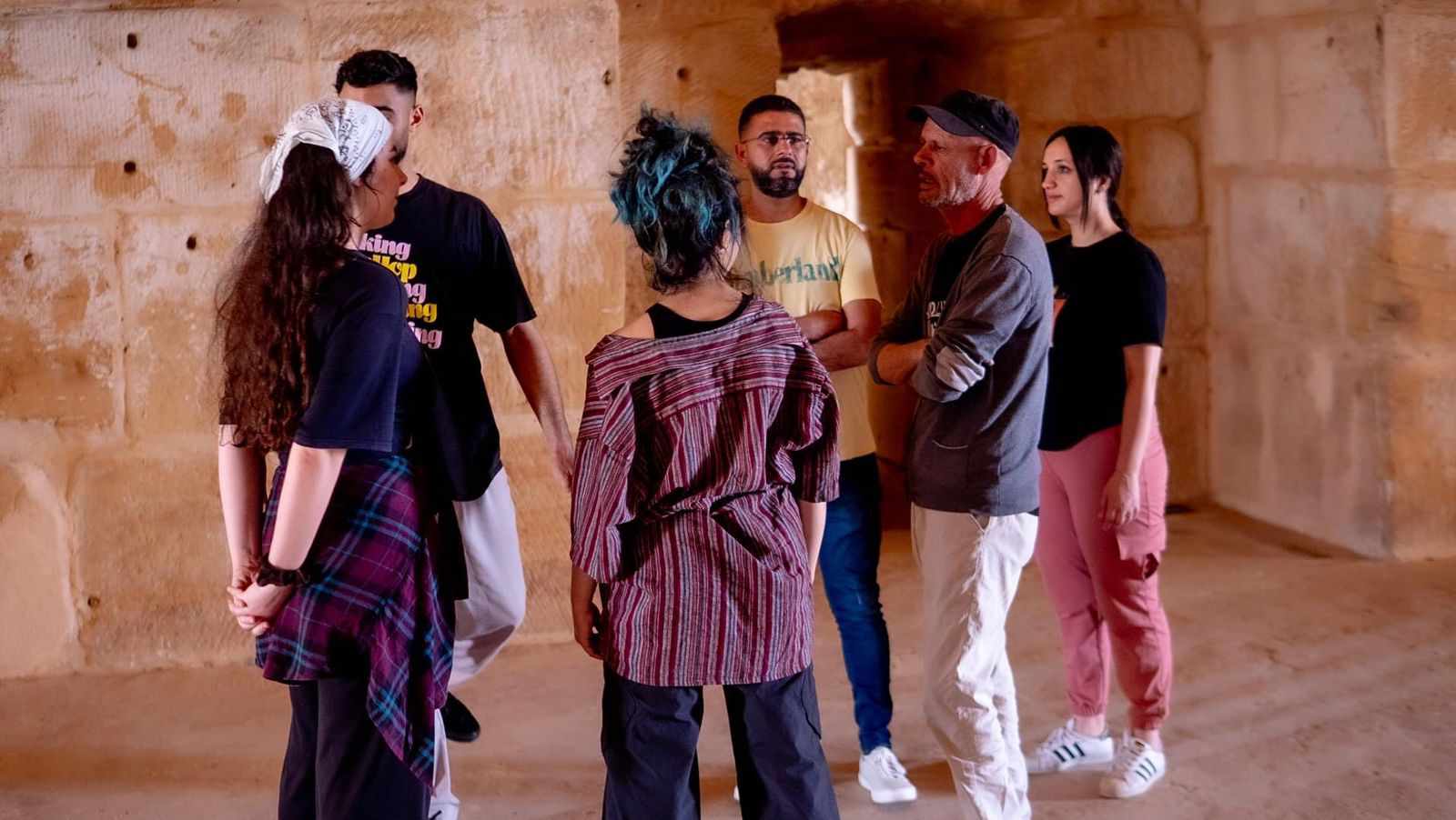 يختتم غدا فعاليات دورته 33..   مهرجان علي بن عياد للمسرح يستعيد مكانته في خارطة المهرجانات الداعمة للتجارب الفنية البديلة