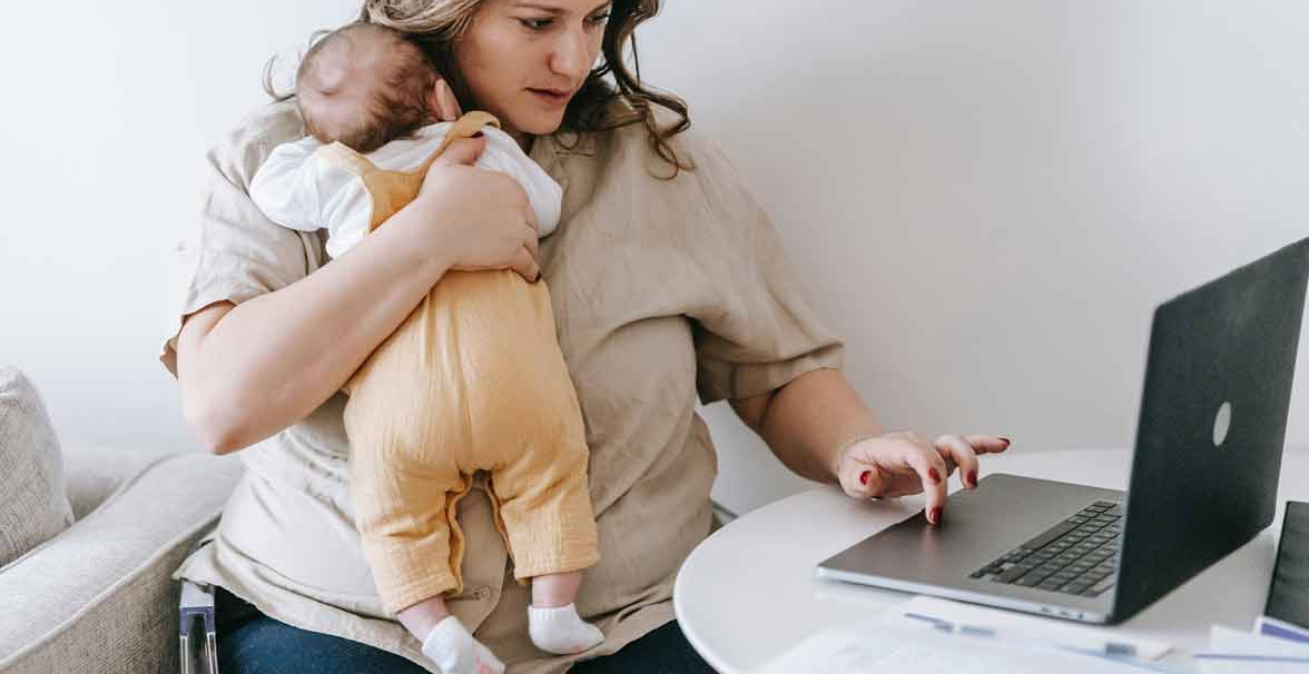 هل ستوافق منظمة الأعراف؟..   مطالب بسحب عطلة الأمومة والأبوة على القطاعين الخاص والعام