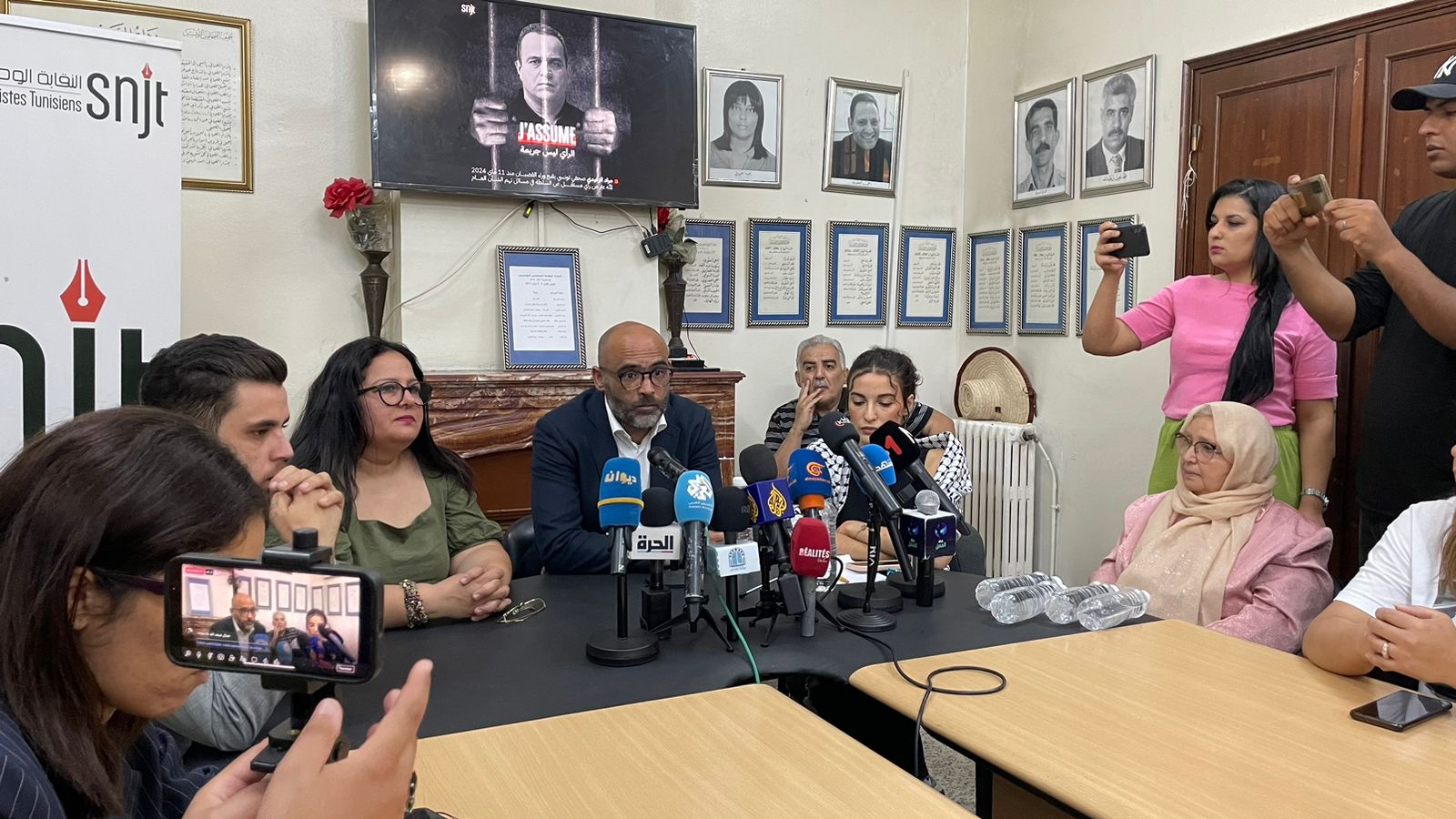 في وقفة تضامنية للنقابة:  قطاع الصحافة لا يخضع لأي ابتزاز أو موالاة