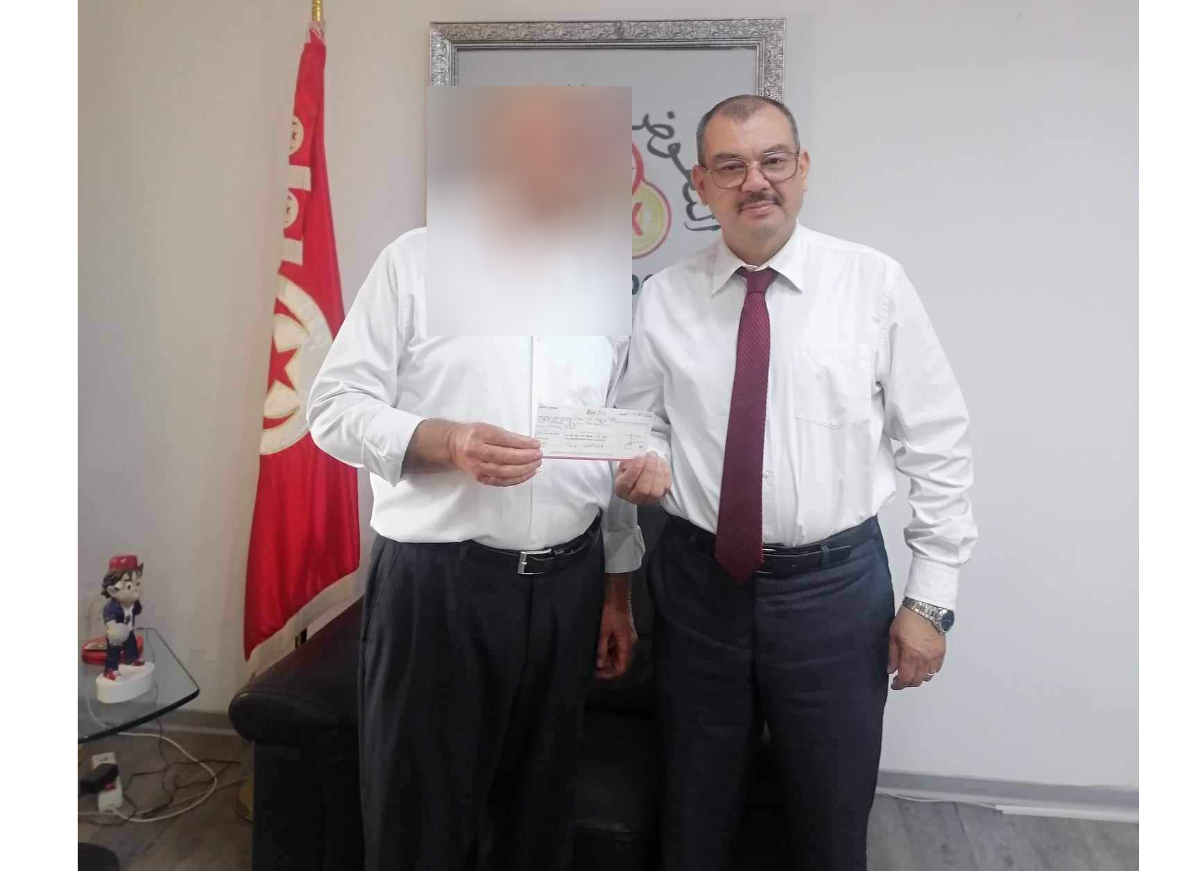 بروموسبور/الفائز بـ212 الف دينار يتسلم صك ثروته..متقاعد من الوظيفة العمومية ومن احباء البقلاوة