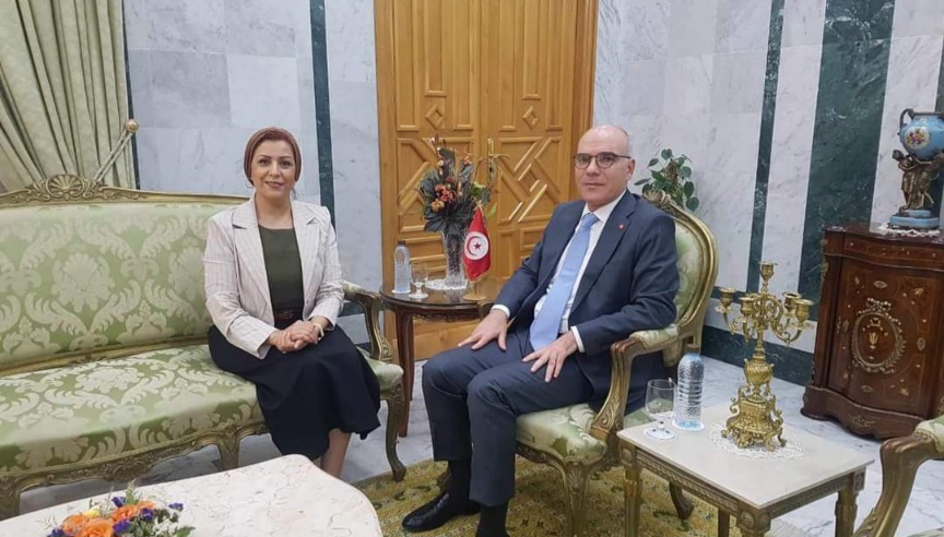  وزير الخارجية يتحادث مع المديرة العامة لبنك تونس والإمارات