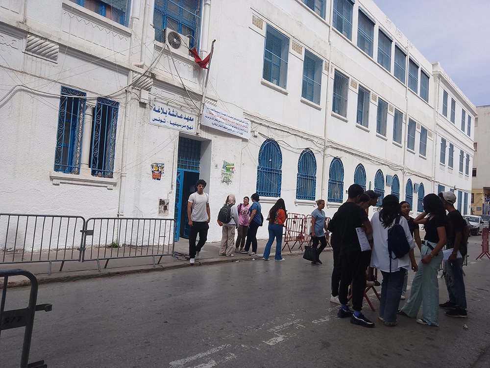 في اليوم الختامي لإمتحان الباكالوريا.. " الصباح نيوز " ترصد رأي تلاميذ شعبة الاقتصاد والتصرف حول اختبار الأنڨليزية  