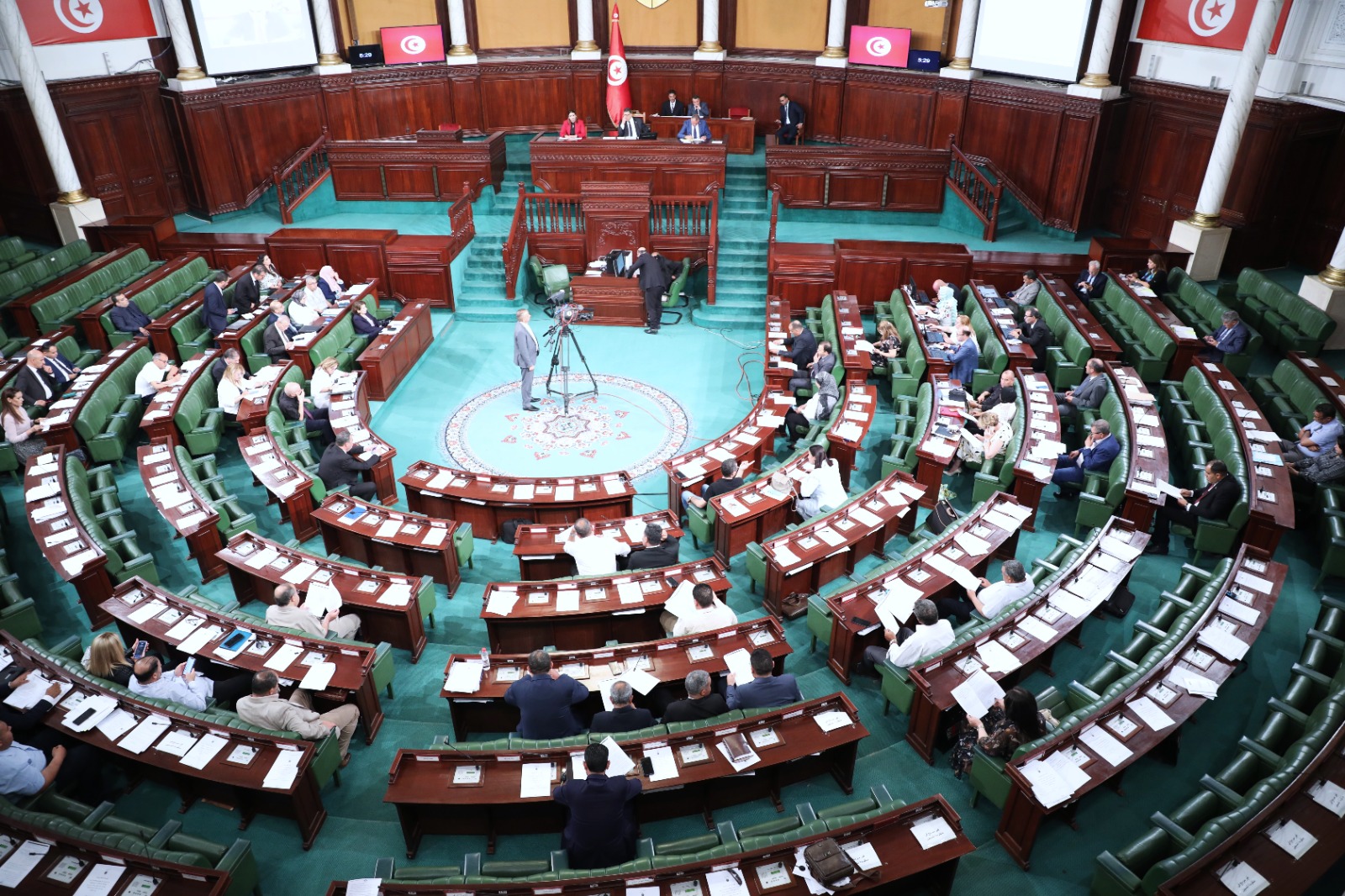 عدد من نواب الشعب يعربون عن عدم رضاهم لاقتصار أشغال المجلس على مناقشة مشاريع اتفاقيات القروض
