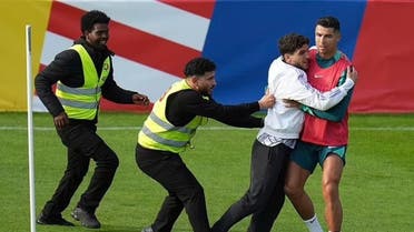 رونالدو أثار "جنونهم".. الألمان يقتحمون تدريبات البرتغال