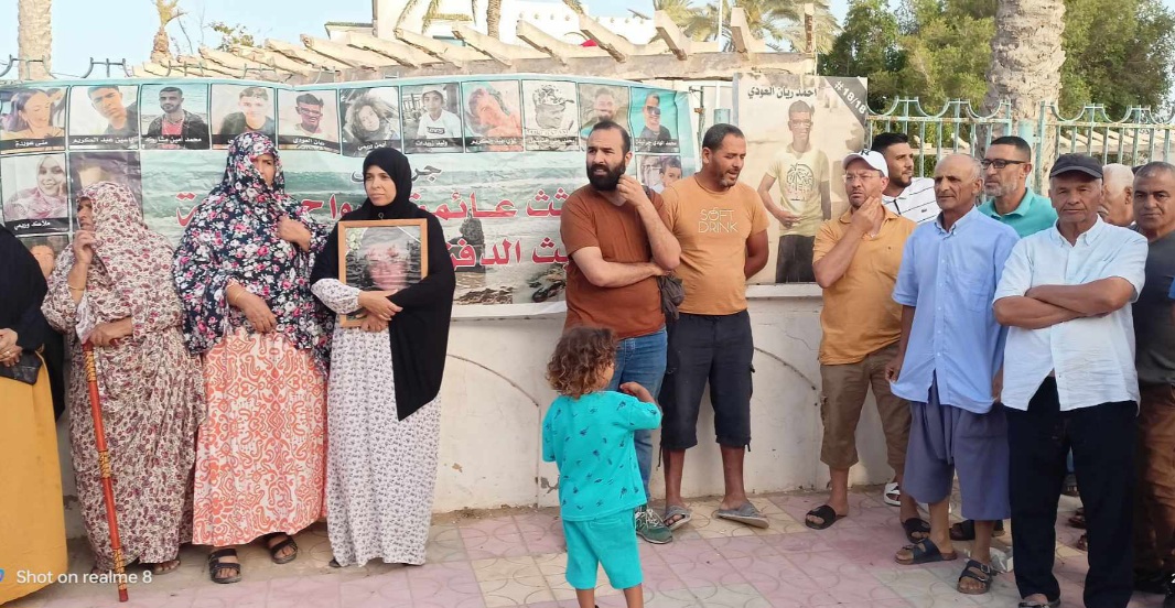 جرجيس.. وقفة احتجاجية لعائلات المفقودين في حادثة غرق مركب رحلة نظامية