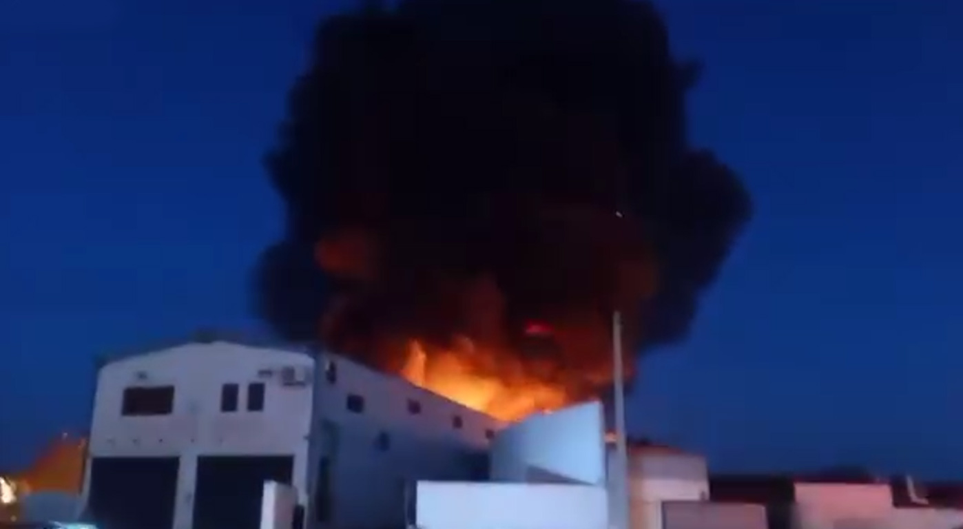  بن عروس.. اندلاع حريق في عدد من مستودعات بيع قطاع غيار السيارات المستعملة باليهودية