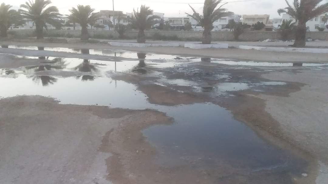 صور/ فيضان محطة التطهير بمنطقة قصر سعد بقربة  يؤرق المواطنين 