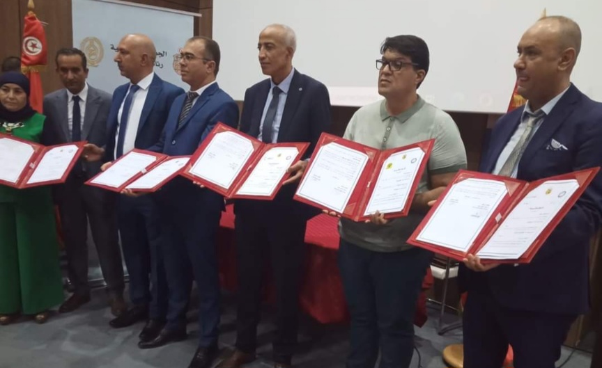 توزيع بطاقات النقل المجاني الموحدة لفائدة 105 من مصابي الإعتداءات الإرها.بية المتقاعدين 