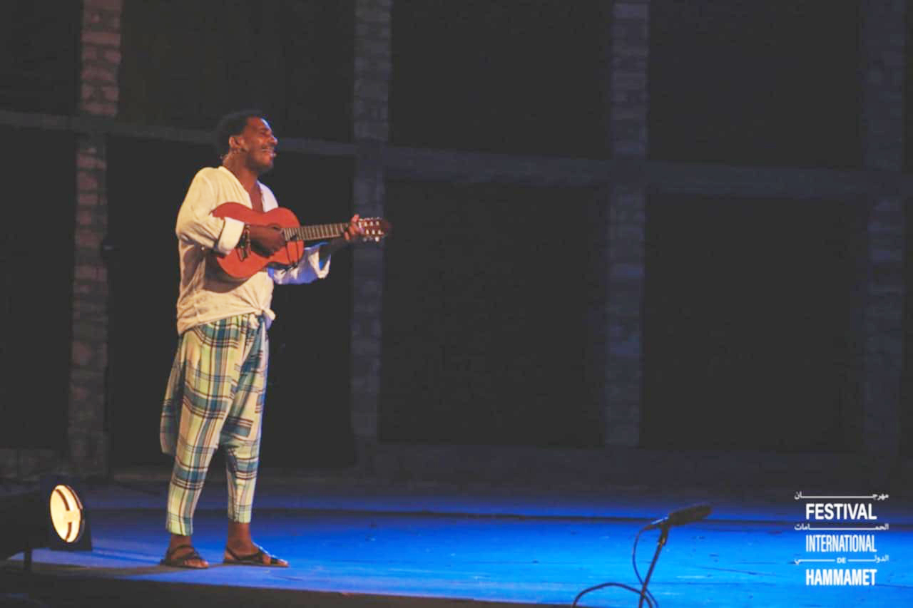  في افتتاح الدورة 58 لمهرجان الحمامات الدولي..   "عطيل وبعد" لحمادي الوهايبي.. قراءة حديثة لنص شكسبيري تسائل الراهن والآخر