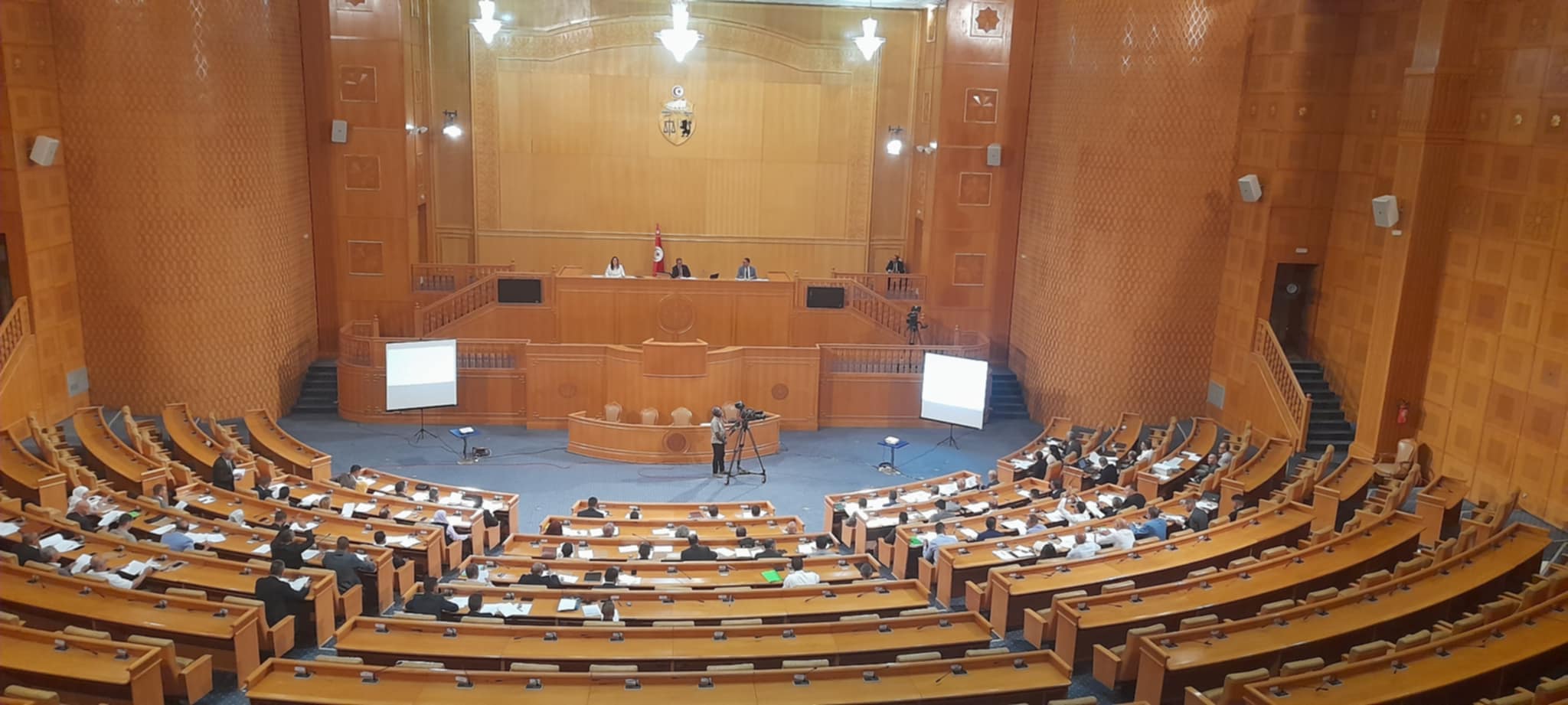 من أجل وضع نص قانوني يضبط العلاقة بين المجلسين..   فرضيتان مطروحتان قبل العودة البرلمانية المقبلة