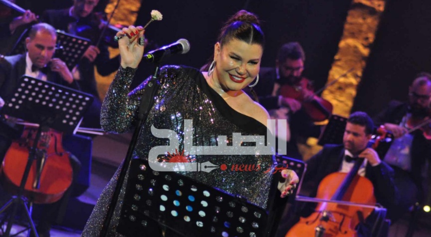 جالت بين أغاني العمالقة ..الفنانة اللبنانية رنين الشعار تطرب جمهور مهرجان الحمامات الدولي 
