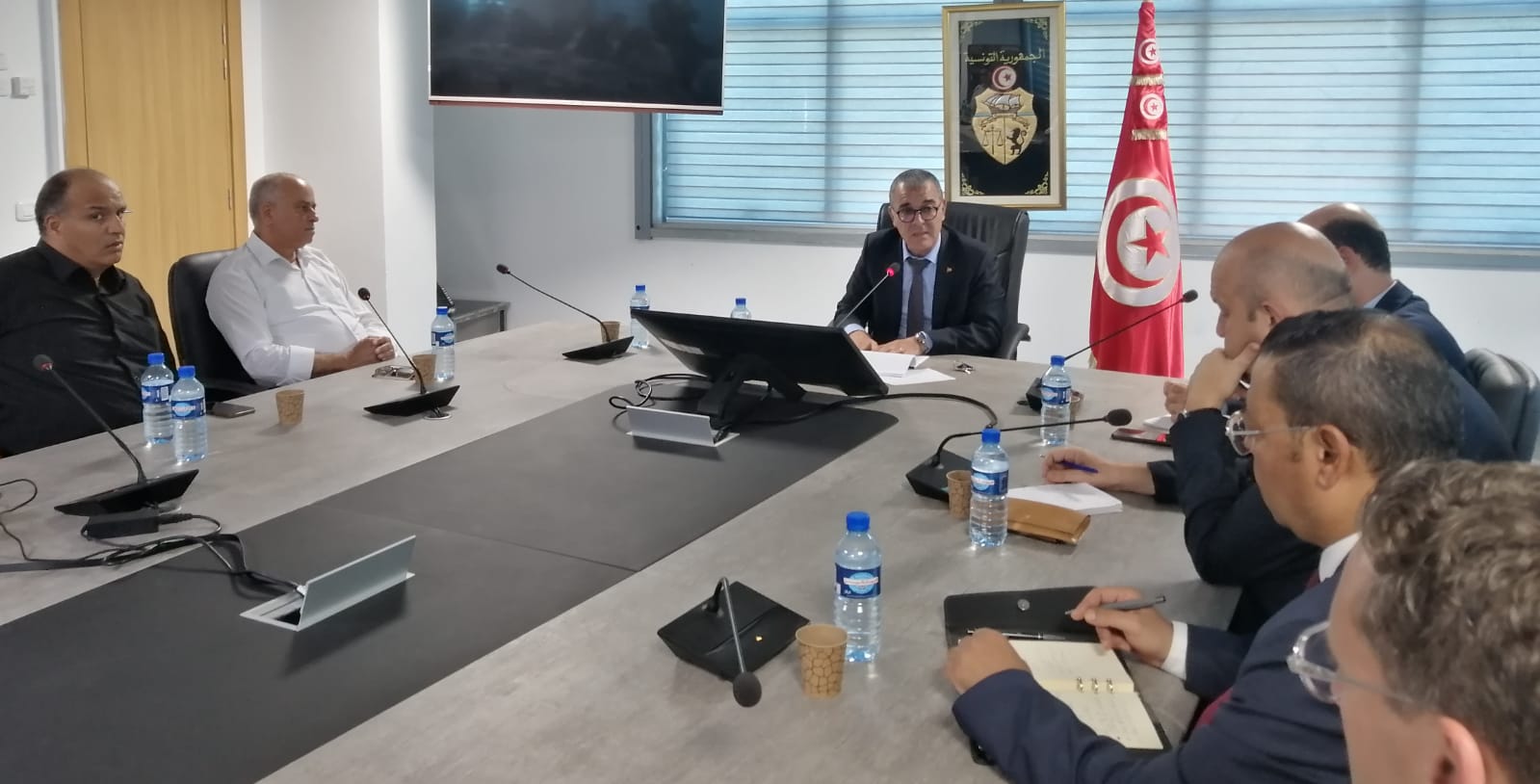 عناصر الاستراتيجية الوطنية للنهوض بالمؤسسات الصغرى والمتوسطة محور لقاء كاتب الدولة لدى وزيرة الاقتصاد بعدد من ممثلي القطاع الخاص والهياكل المهنية و الجمعيات المعنية