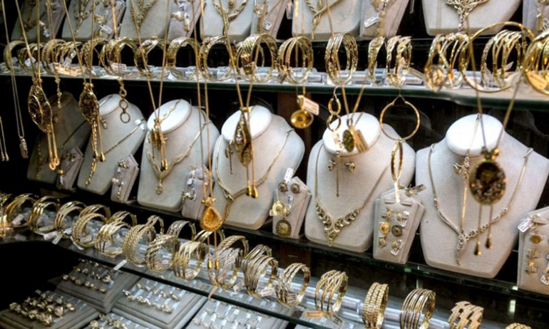 فيما الحرفيون يطالبون بـ"ضخ" المصوغ غير المطبوع..   أسعار الذهب ترتفع والعرسان يغيرون الاتجاه نحو هذه المعادن..