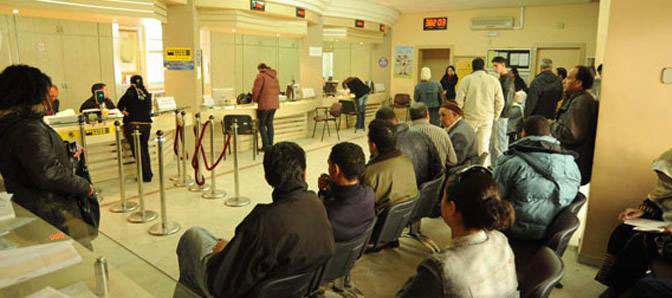 أعوان استقبال في الإدارات والمؤسسات .. "عنف" لفظي ونظرة استعلائية.. فمتى يتوقف النزيف؟