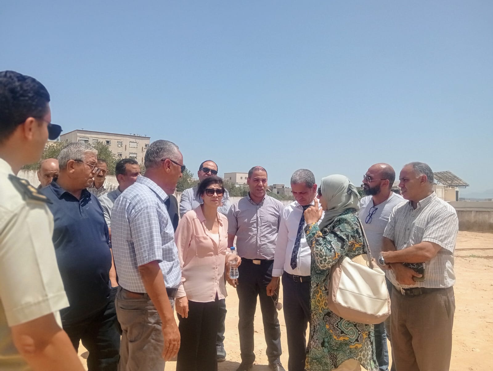 في زيارة غير معلنة لمؤسسات تربوية بمنوبة..وزيرة التربية تقرر  تحويل الملعب المجاور لإعدادية دوار هيشر الى مركب تربوي ترفيهي