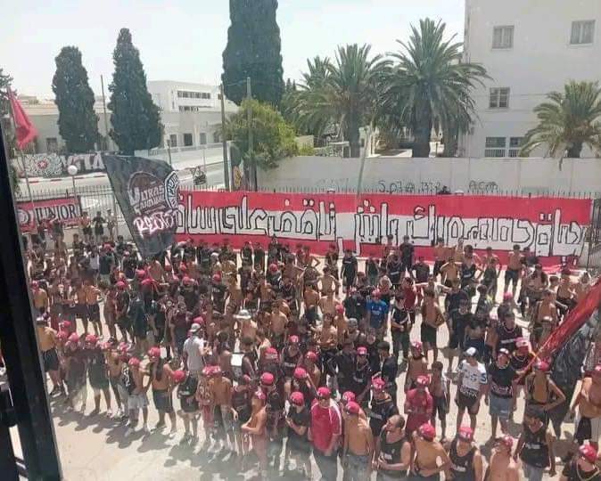    للمطالبة بحلول سريعة : جماهير النجم تقتحم مقر النادي