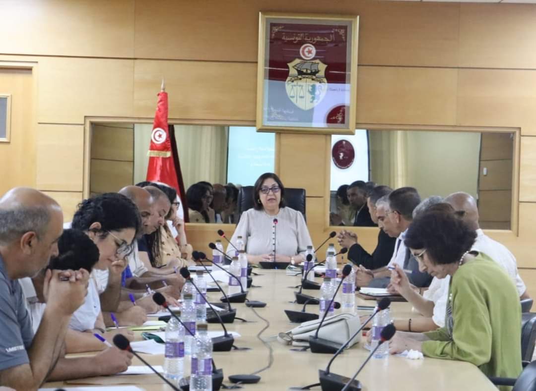 وزيرة التجارة تدعو الى الإسراع في إصدار النصوص المنقوصة ببعض القوانين المنظمة لقطاع مسالك توزيع منتوجات الفلاحة