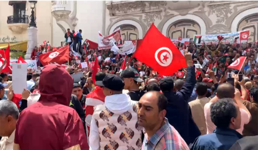 أنصار حزب مسار 25 جويلية ينظمون وقفة مساندة للرئيس سعيد