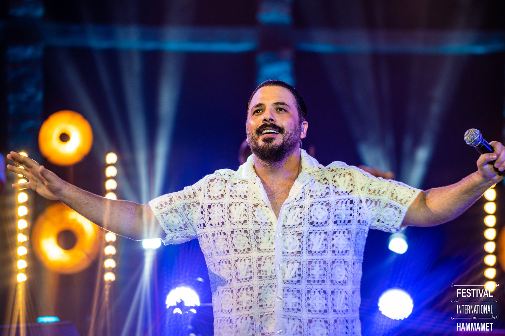 في مهرجان الحمامات الدولي..   رامي عياش يضفي البهجة.. لكن ماذا لو لم يشاركه الجمهور أداء جل الأغاني ؟!