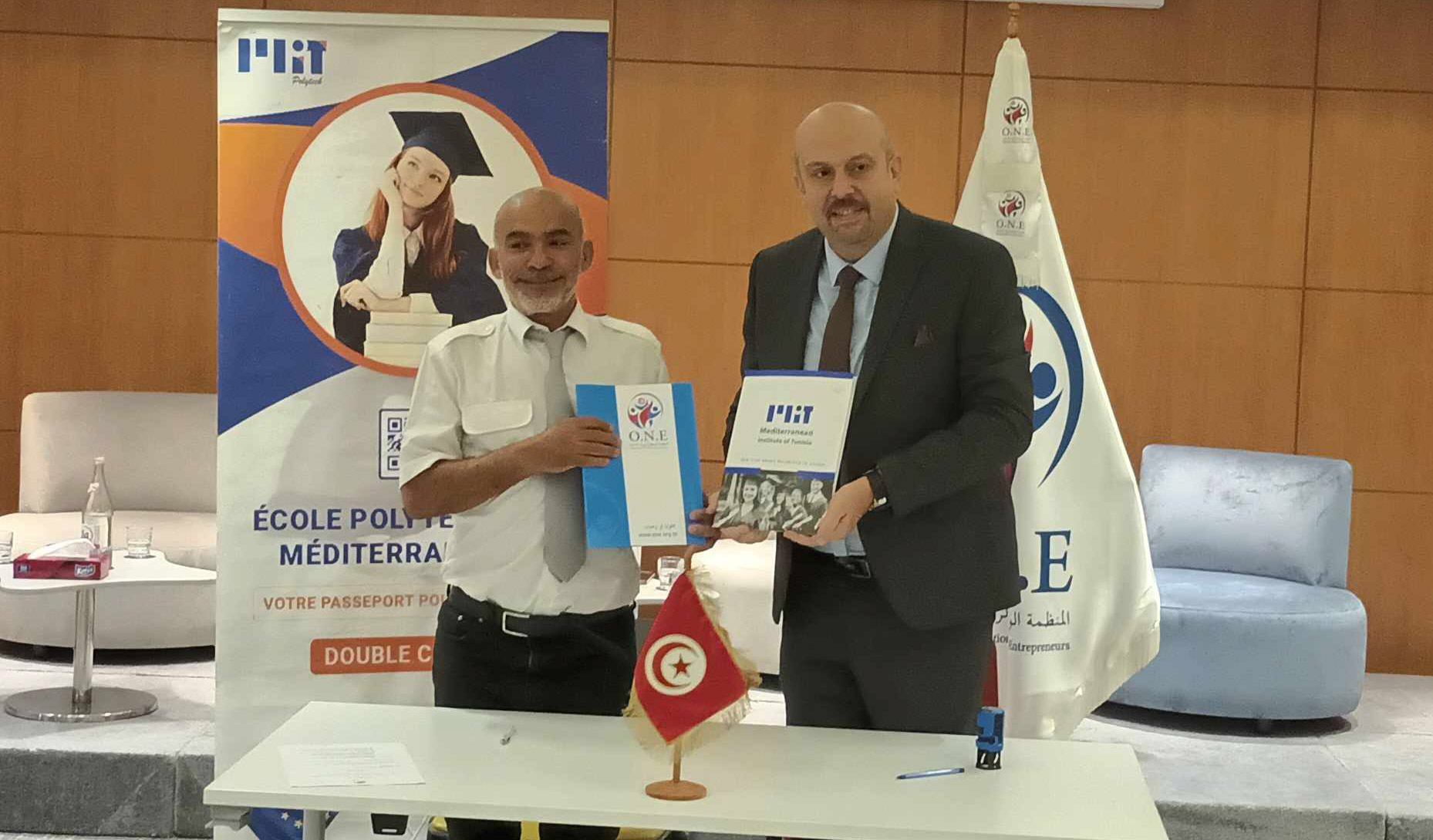 لخلق حاضنة دعم لـ2000 طالب.. إمضاء اتفاقية شراكة بين منظمة رواد الأعمال ومجمع جامعات 