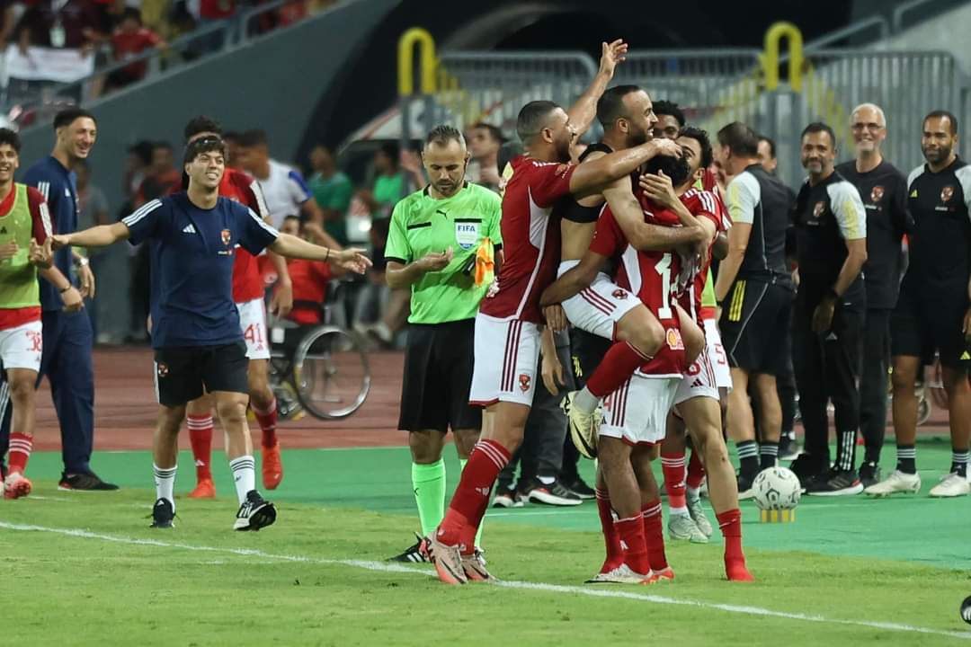 الأهلي يتوج بالدوري المصري