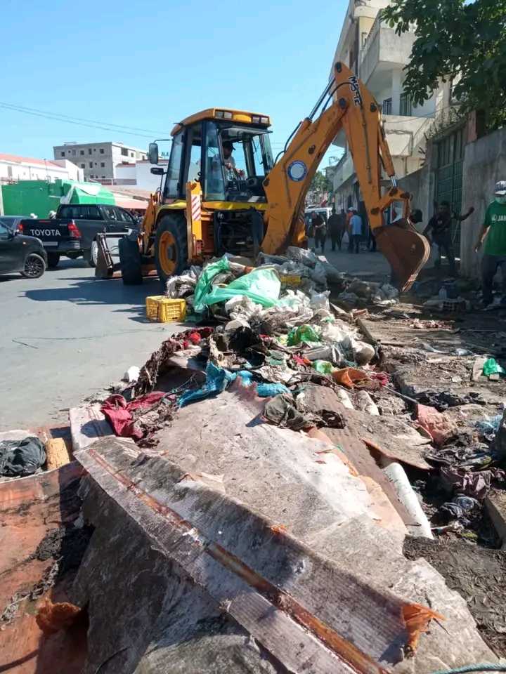 عين دراهم.. حملة لازالة الإنتصاب الفوضوي 