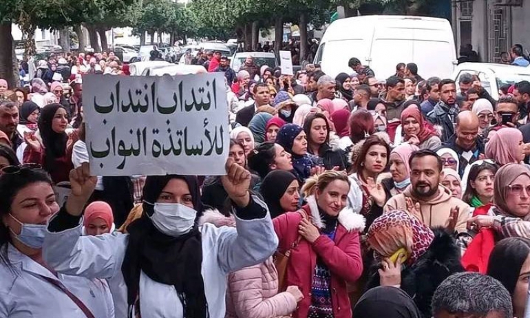 توترات منطلقها رفض جامعة الثانوي لمنشور جديد للوزارة..     "معركة حقيقية" بين الطرف النقابي وسلطة الإشراف أم محاولة لخلق أزمة مفتعلة للضغط قبل العودة المدرسية؟