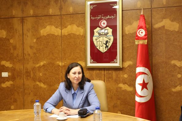 مشروع توسعة مطار تونس قرطاج الدولي محور جلسة عمل باشراف وزيرة التجهيز 