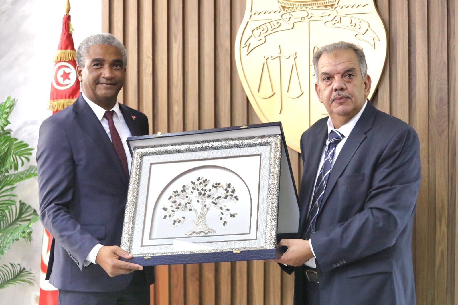 الصادق المورالي يتسلم مهامه على راس وزارة الشباب والرياضة