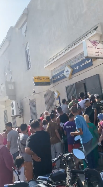 صورة و تعليق.. فوضى في مركز بريد ماطر صورة و تعليق.. فوضى في مركز بريد ماطر