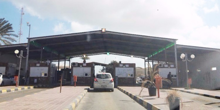 معبر راس جدير..ازدحام شديد ومدة الانتظار تتجاوز 5 ساعات معبر راس جدير..ازدحام شديد ومدة الانتظار تتجاوز 5 ساعات