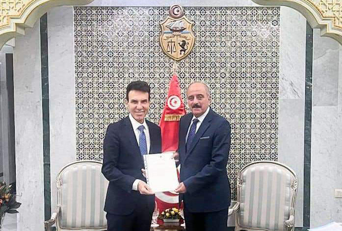 وزير الخارجية يتسلم نسخة من أوراق اعتماد سفير الاتحاد الأوروبي الجديد لدى تونس