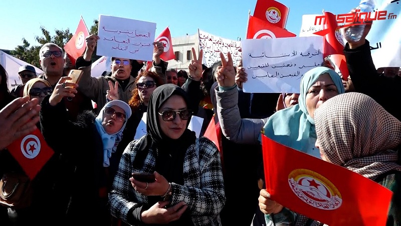 دعوا رئيس الجمهورية للتدخل..   قيمون غير متعاقدين ومرشدون وأعوان مخابر  يحتجون