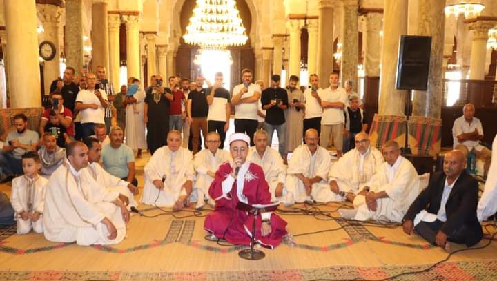 بمناسبة الاحتفاء بذكرى المولد النبوي الشريف..موكب ديني بجامع عقبة بن نافع بالقيروان بمناسبة الاحتفاء بذكرى المولد النبوي الشريف..موكب ديني بجامع عقبة بن نافع بالقيروان