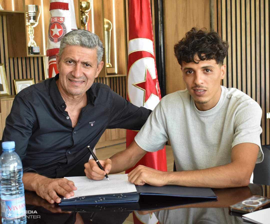 بالصور…. السميشي يوقع رسميا للنجم الساحلي بالصور…. السميشي يوقع رسميا للنجم الساحلي