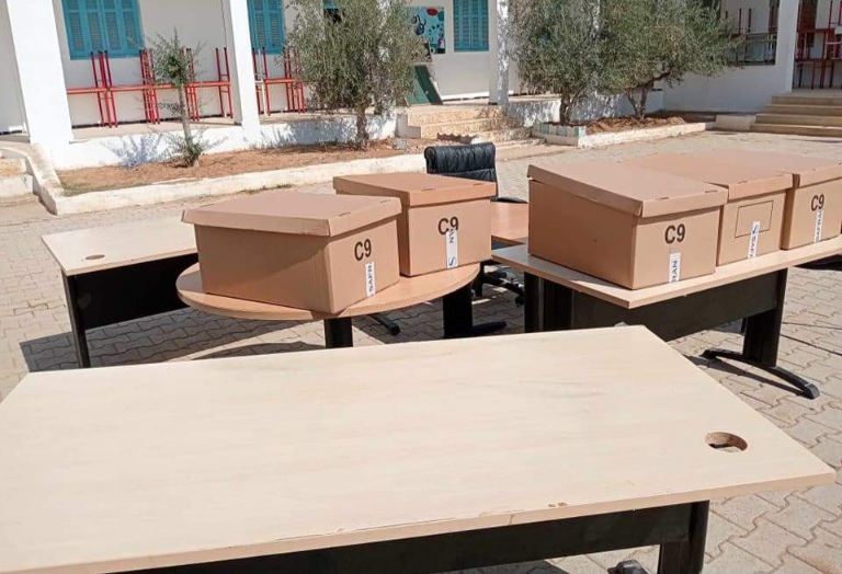 شركة خاصة بسليمان تمنح حواسيب وتجهيزات مكتبية لعدد من المؤسسات التربوية شركة خاصة بسليمان تمنح حواسيب وتجهيزات مكتبية لعدد من المؤسسات التربوية