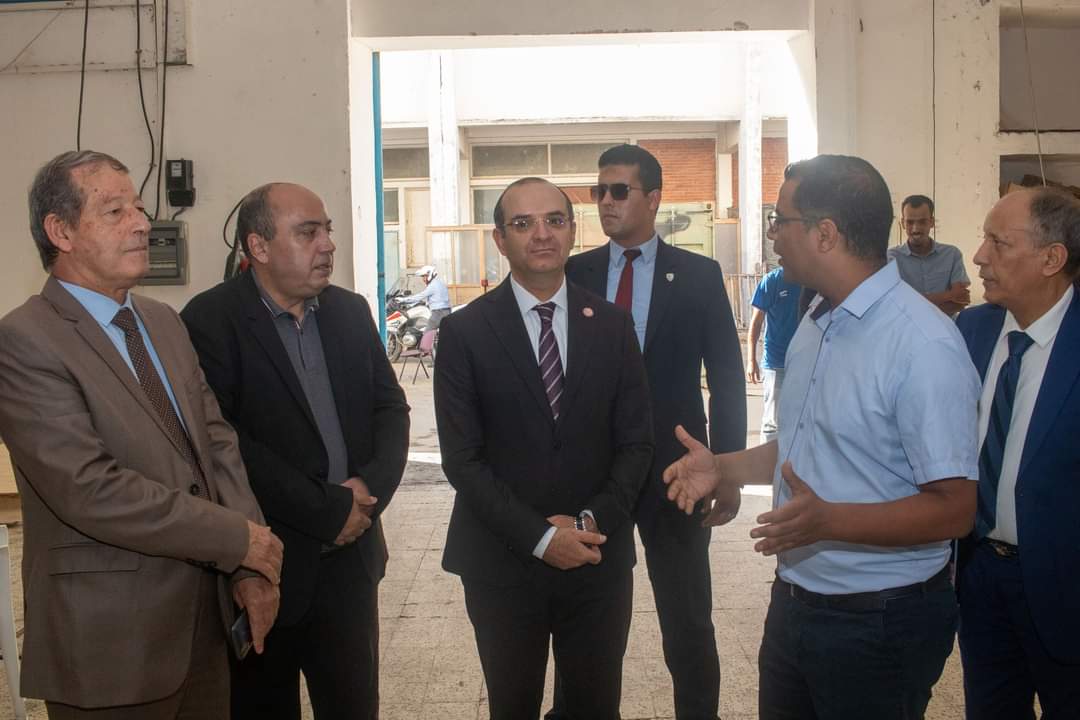 انطلاق عملية نقل المواد الانتخابية.. وبوعسكر يؤكد التزام هيئة الانتخابات بالحياد وتطبيق القانون
