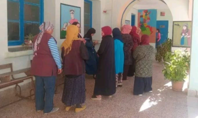    طوابير طويلة.. وتجاوز لحالة "العزوف"..   التونسي يتصالح مع صناديق الاقتراع