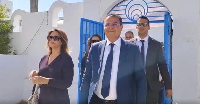 🔴 المرشح رقم 2 زهير المغزاوي يُدلي بصوته بمركز الاقتراع بالمدرسة الابتدائية نهج الورد المرسى