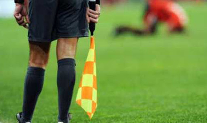 يعودون الى الملاعب نهاية الاسبوع…وزير الشباب والرياضة يقنع الحكام برفع الإضراب يعودون الى الملاعب نهاية الاسبوع…وزير الشباب والرياضة يقنع الحكام برفع الإضراب