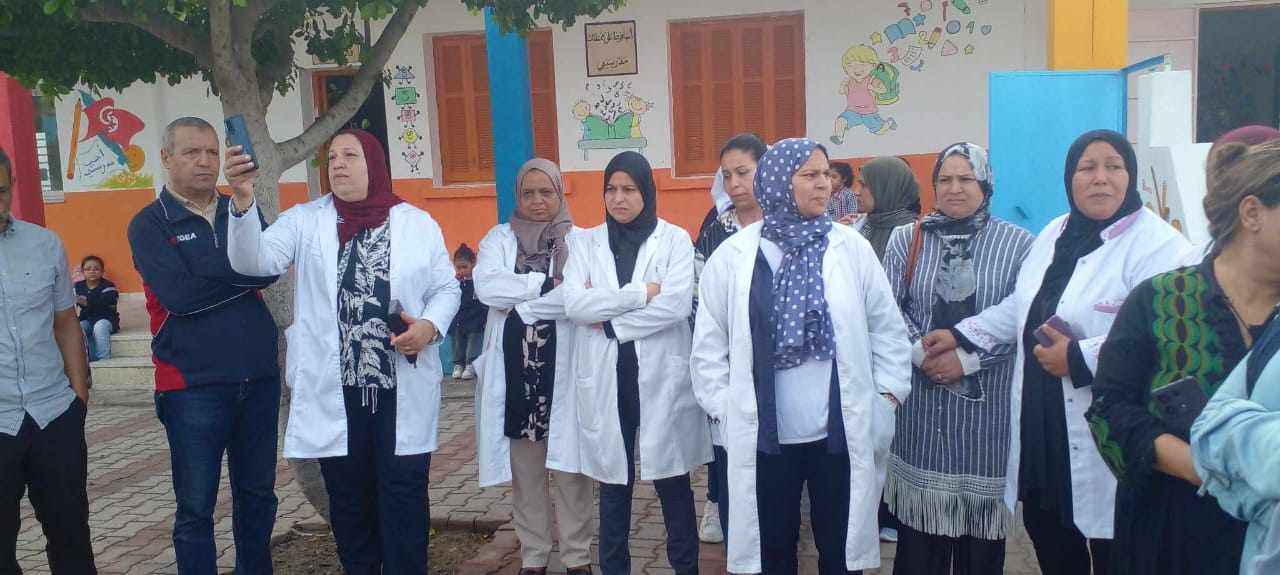 سليمان : المعلمون يحتجون على خلفية ايقاف زميليهما سليمان : المعلمون يحتجون على خلفية ايقاف زميليهما