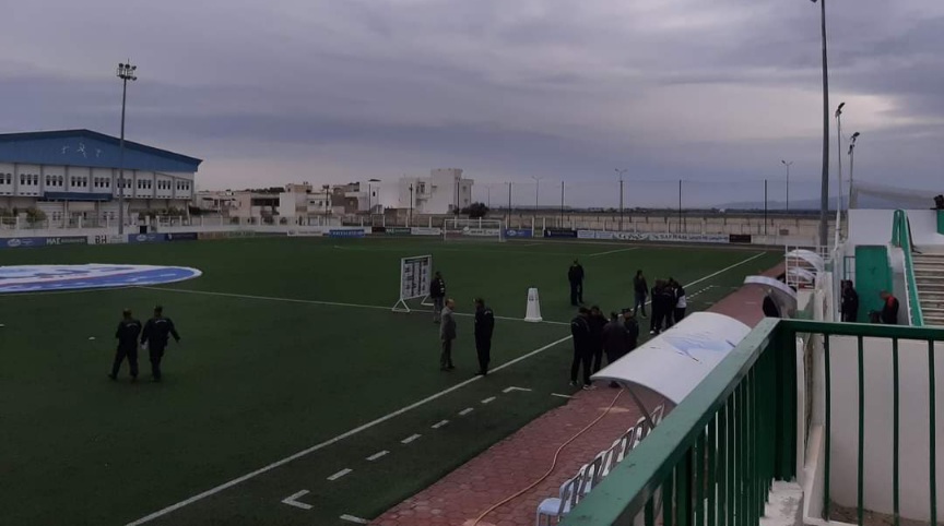 ملعب سليمان.. عائلة البلايلي تساند ابنها فارس