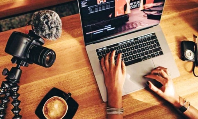 بسبب محتويات خادشة.. إيقاف عدد من "صناع المحتوى"..و"البرطاج" موجب للعقاب