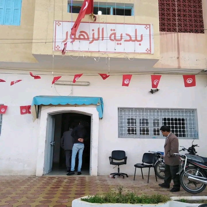 والي القصرين يقرر اعفاء المكلف بالكتابة العامة لبلدية الزهور والي القصرين يقرر اعفاء المكلف بالكتابة العامة لبلدية الزهور