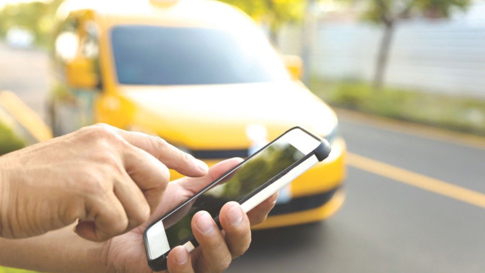 أمام تزايد التجاوزات وتعدد الشكاوى..  دعوات إلى إيقاف العمل بخدمات التاكسي الفردي عبر التطبيقات
